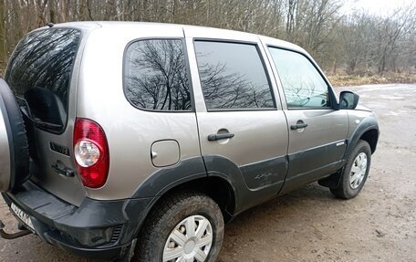 Chevrolet Niva I рестайлинг, 2018 год, 870 000 рублей, 5 фотография