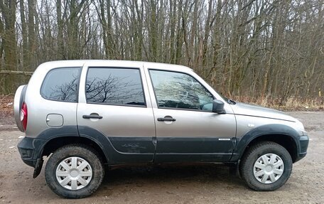 Chevrolet Niva I рестайлинг, 2018 год, 870 000 рублей, 6 фотография