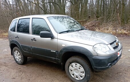 Chevrolet Niva I рестайлинг, 2018 год, 870 000 рублей, 7 фотография