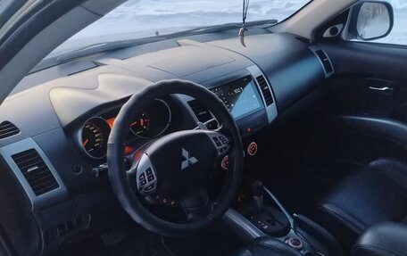 Mitsubishi Outlander III рестайлинг 3, 2008 год, 1 200 000 рублей, 17 фотография