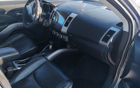 Mitsubishi Outlander III рестайлинг 3, 2008 год, 1 200 000 рублей, 35 фотография