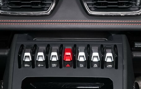 Lamborghini Huracán, 2021 год, 21 999 000 рублей, 28 фотография