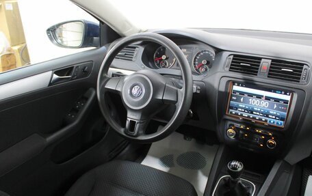 Volkswagen Jetta VI, 2011 год, 1 099 000 рублей, 16 фотография