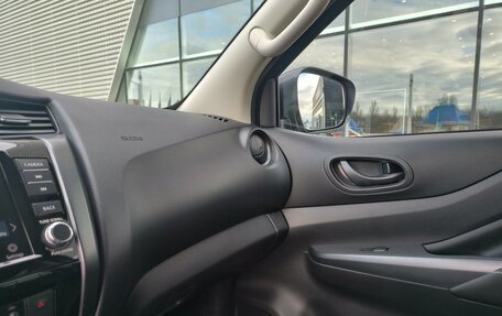 Nissan Navara (Frontier), 2024 год, 4 800 000 рублей, 39 фотография