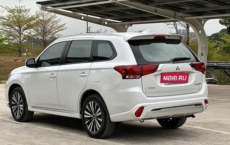 Mitsubishi Outlander III рестайлинг 3, 2021 год, 2 190 032 рублей, 4 фотография