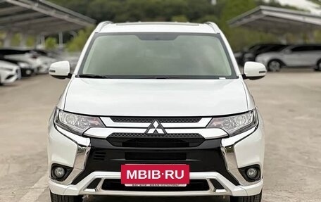 Mitsubishi Outlander III рестайлинг 3, 2021 год, 2 190 032 рублей, 2 фотография