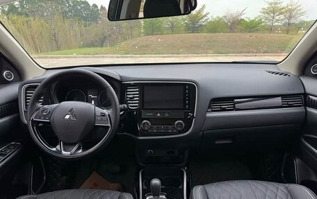 Mitsubishi Outlander III рестайлинг 3, 2021 год, 2 190 032 рублей, 8 фотография