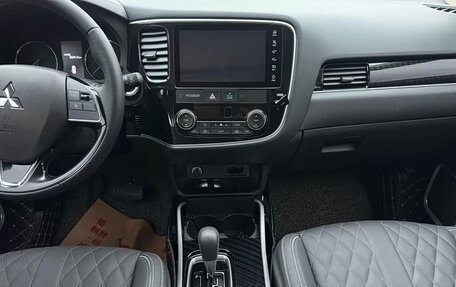 Mitsubishi Outlander III рестайлинг 3, 2021 год, 2 190 032 рублей, 9 фотография