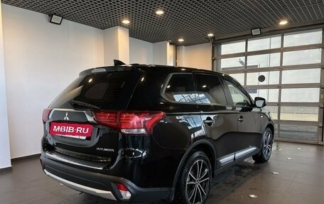 Mitsubishi Outlander III рестайлинг 3, 2017 год, 1 899 000 рублей, 3 фотография