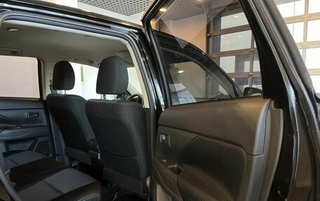 Mitsubishi Outlander III рестайлинг 3, 2017 год, 1 899 000 рублей, 15 фотография