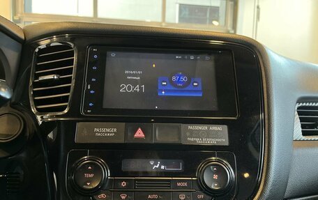 Mitsubishi Outlander III рестайлинг 3, 2017 год, 1 899 000 рублей, 13 фотография