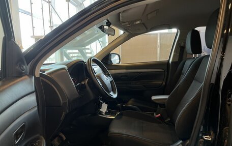 Mitsubishi Outlander III рестайлинг 3, 2017 год, 1 899 000 рублей, 14 фотография