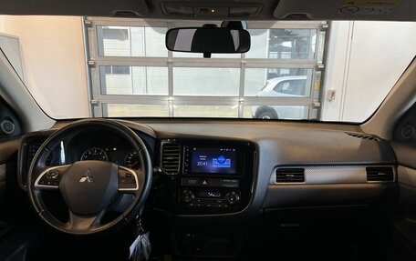 Mitsubishi Outlander III рестайлинг 3, 2017 год, 1 899 000 рублей, 9 фотография