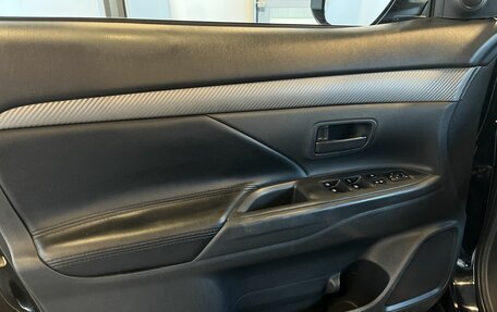 Mitsubishi Outlander III рестайлинг 3, 2017 год, 1 899 000 рублей, 18 фотография