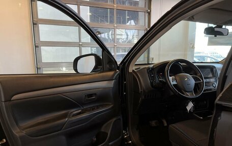 Mitsubishi Outlander III рестайлинг 3, 2017 год, 1 899 000 рублей, 17 фотография