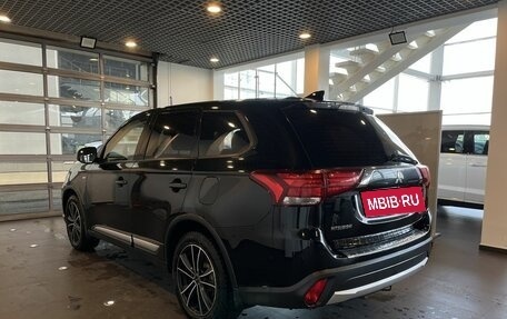 Mitsubishi Outlander III рестайлинг 3, 2017 год, 1 899 000 рублей, 5 фотография