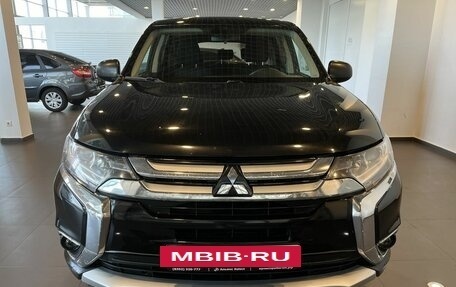 Mitsubishi Outlander III рестайлинг 3, 2017 год, 1 899 000 рублей, 8 фотография