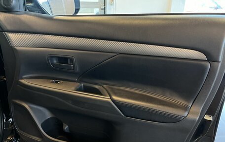 Mitsubishi Outlander III рестайлинг 3, 2017 год, 1 899 000 рублей, 24 фотография