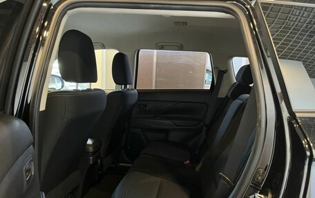 Mitsubishi Outlander III рестайлинг 3, 2017 год, 1 899 000 рублей, 20 фотография