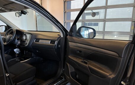 Mitsubishi Outlander III рестайлинг 3, 2017 год, 1 899 000 рублей, 23 фотография