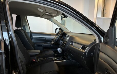 Mitsubishi Outlander III рестайлинг 3, 2017 год, 1 899 000 рублей, 25 фотография