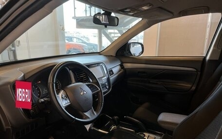 Mitsubishi Outlander III рестайлинг 3, 2017 год, 1 899 000 рублей, 19 фотография