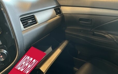 Mitsubishi Outlander III рестайлинг 3, 2017 год, 1 899 000 рублей, 26 фотография