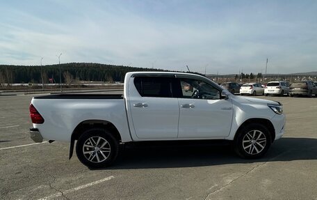 Toyota Hilux VIII, 2017 год, 3 350 000 рублей, 6 фотография