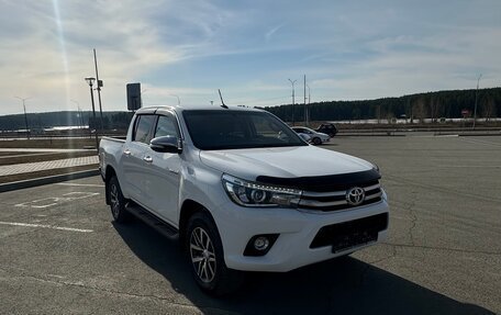 Toyota Hilux VIII, 2017 год, 3 350 000 рублей, 5 фотография