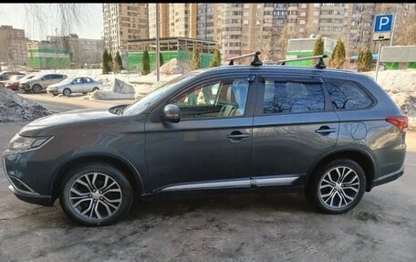 Mitsubishi Outlander III рестайлинг 3, 2015 год, 2 280 000 рублей, 2 фотография