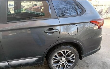 Mitsubishi Outlander III рестайлинг 3, 2015 год, 2 280 000 рублей, 4 фотография