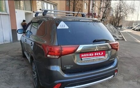 Mitsubishi Outlander III рестайлинг 3, 2015 год, 2 280 000 рублей, 3 фотография