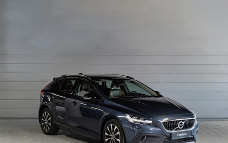 Volvo V40 II рестайлинг, 2019 год, 2 400 000 рублей, 1 фотография