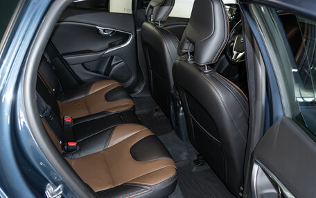 Volvo V40 II рестайлинг, 2019 год, 2 400 000 рублей, 7 фотография