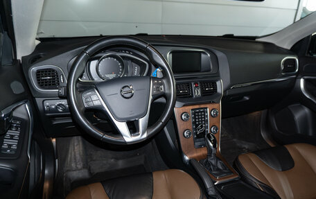 Volvo V40 II рестайлинг, 2019 год, 2 400 000 рублей, 6 фотография