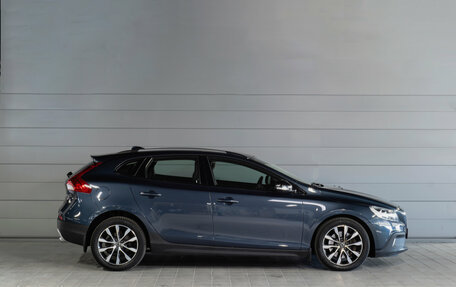 Volvo V40 II рестайлинг, 2019 год, 2 400 000 рублей, 5 фотография