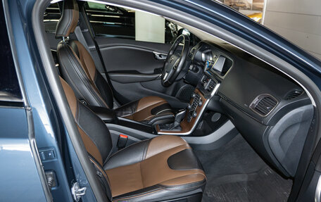 Volvo V40 II рестайлинг, 2019 год, 2 400 000 рублей, 8 фотография