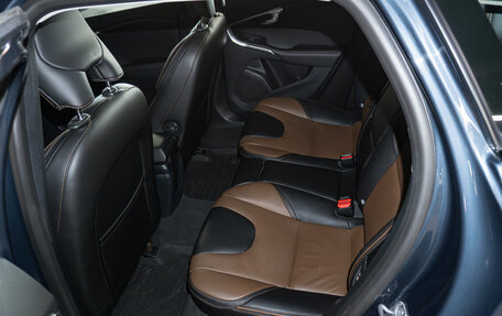 Volvo V40 II рестайлинг, 2019 год, 2 400 000 рублей, 11 фотография