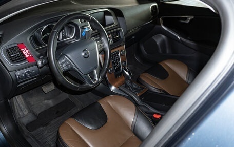 Volvo V40 II рестайлинг, 2019 год, 2 400 000 рублей, 10 фотография