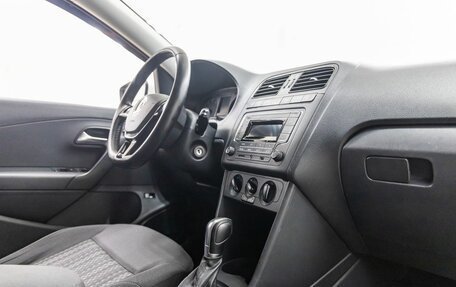 Volkswagen Polo VI (EU Market), 2016 год, 1 098 000 рублей, 24 фотография