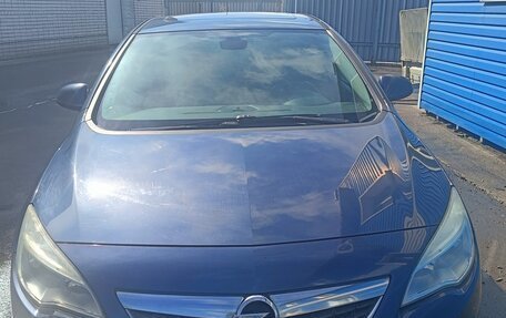 Opel Astra J, 2011 год, 700 000 рублей, 1 фотография