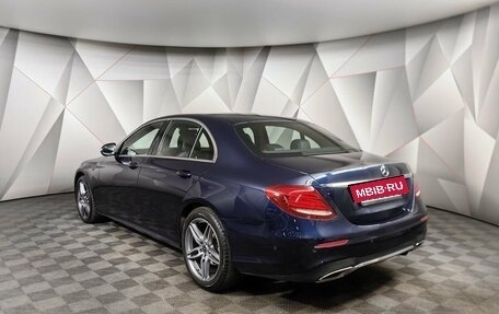 Mercedes-Benz E-Класс, 2019 год, 3 050 000 рублей, 4 фотография