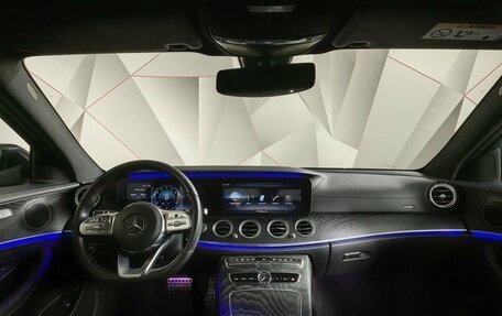 Mercedes-Benz E-Класс, 2019 год, 3 050 000 рублей, 14 фотография