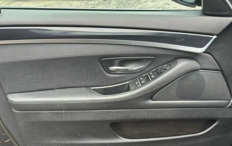 BMW 5 серия, 2016 год, 1 900 000 рублей, 11 фотография