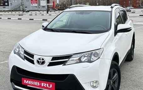 Toyota RAV4, 2014 год, 2 470 000 рублей, 2 фотография
