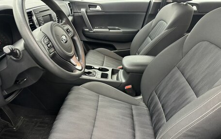 KIA Sportage IV рестайлинг, 2018 год, 2 399 000 рублей, 24 фотография