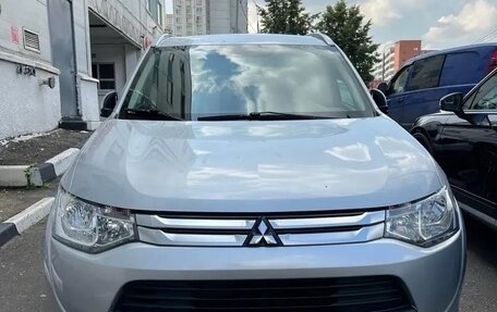 Mitsubishi Outlander III рестайлинг 3, 2014 год, 1 590 000 рублей, 1 фотография