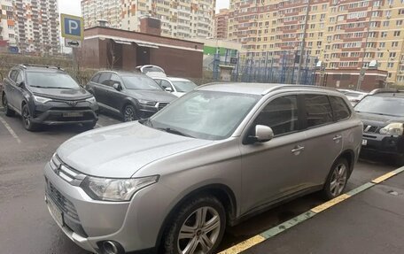 Mitsubishi Outlander III рестайлинг 3, 2014 год, 1 590 000 рублей, 3 фотография