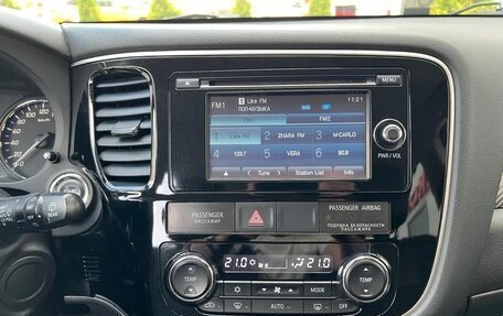 Mitsubishi Outlander III рестайлинг 3, 2014 год, 1 590 000 рублей, 12 фотография