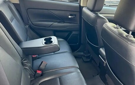 Mitsubishi Outlander III рестайлинг 3, 2014 год, 1 590 000 рублей, 17 фотография